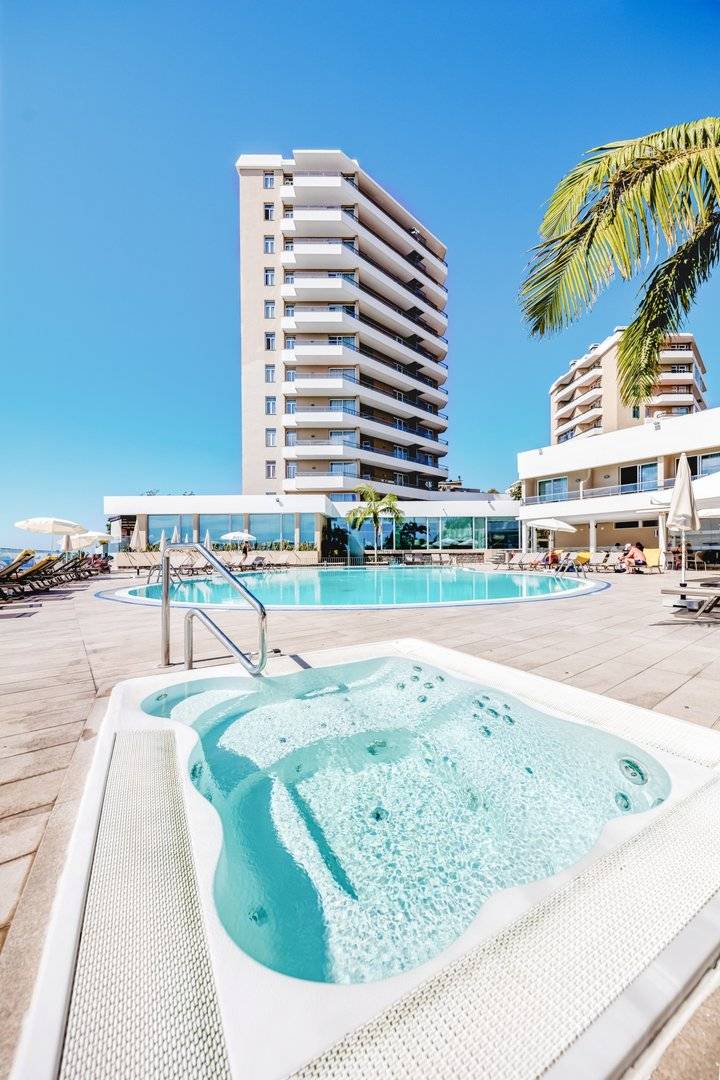 Duas Torres — Portugalsko, Funchal