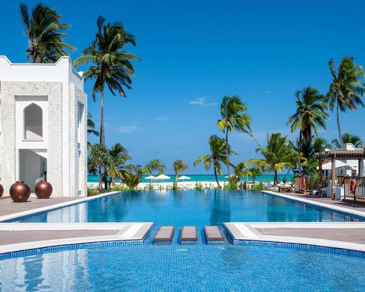 LUX Marijani — Zanzibar, Východ