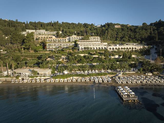 Hotel Aeolos Beach 4★ — pohled na hlavní budovu hotelu, Perama, Řecko