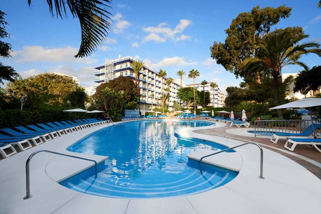 Hotel Palmasol 4★ — venkovní bazén s lehátky, Benalmadena Costa, Španělsko