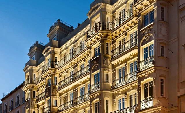 Hotel Catalonia Atocha 4★ — elegantní exteriér historické budovy v centru Madridu