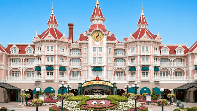 Disneyland Hotel + vstupenky do Disneyland Paris