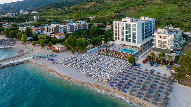 Hotel Morina Beach 4★ — exteriér moderní budovy v letovisku Vlora, Albánie