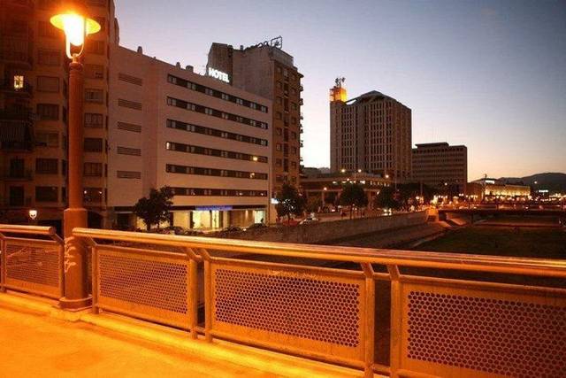 Hotel Guadalmedina 4★ Malaga – moderní exteriér budovy v centru Malagy