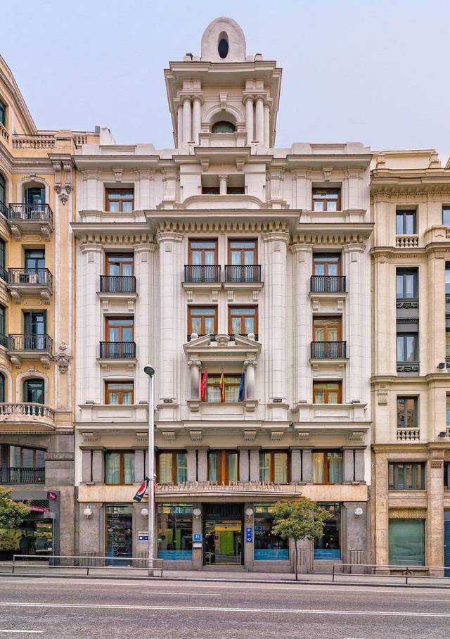 Hotel H10 Villa de la Reina Boutique 4★ — historická fasáda v centru Madridu