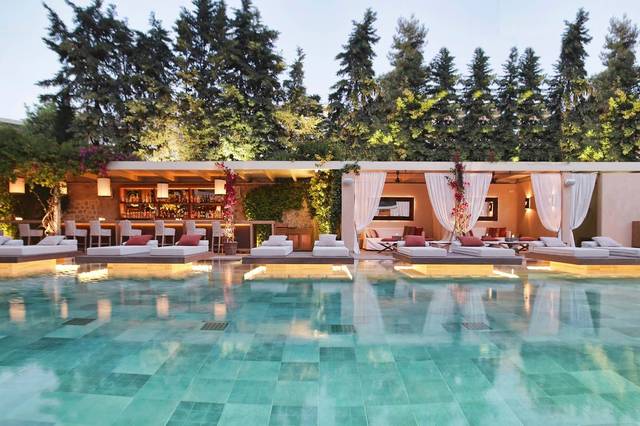 The Margi Hotel 5★ — elegantní exteriér butikového hotelu ve Vouliagmeni, Řecko