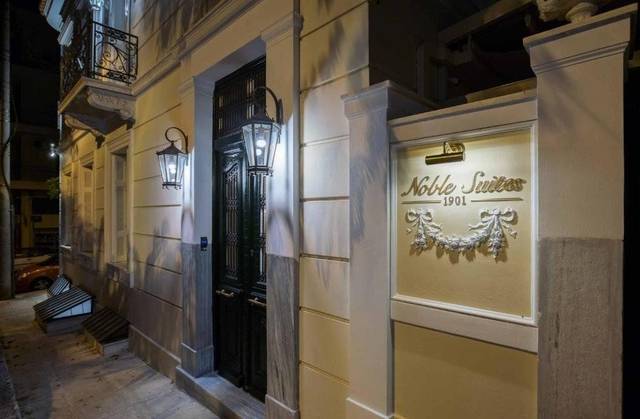 Hotel Noble Suites 4★ — elegantní exteriér budovy v centru Athén, Řecko
