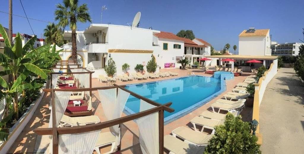 Oasis Beach Club — Řecko, Kavos