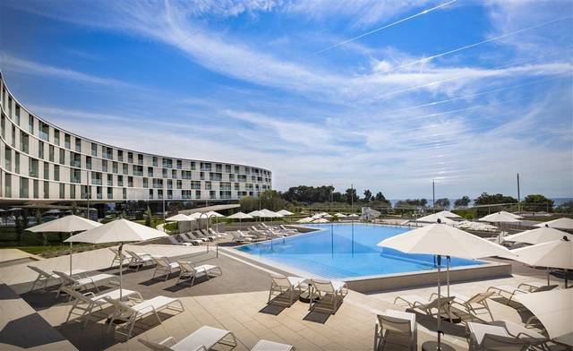 Family hotel Amarin 4★ Rovinj — exteriér moderního rodinného resortu v Chorvatsku