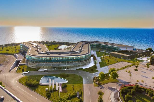 Falkensteiner Hotel Iadera 5★ — venkovní bazén s lehátky, Petrčane Chorvatsko