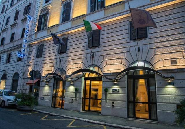 Hotel Windrose 3★ — moderní exteriér budovy v centru Říma, Itálie