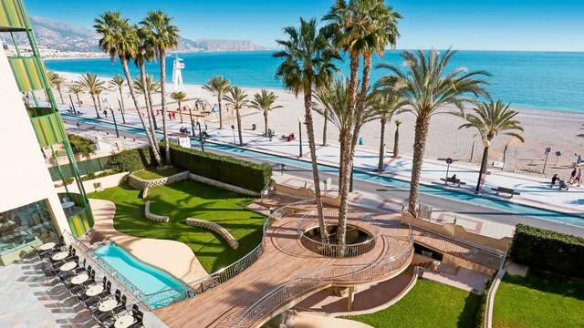 Kaktus Albir Hotel 4★ — exteriér moderního hotelu v Albiru, Španělsko