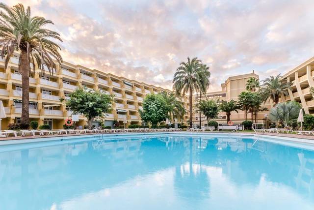 Hotel Jardin Del Atlantico 3★ — venkovní bazén s lehátky, Gran Canaria