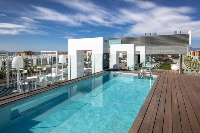 Hotel Barcelo Malaga 4★ — moderní exteriér budovy v centru Malagy, Španělsko