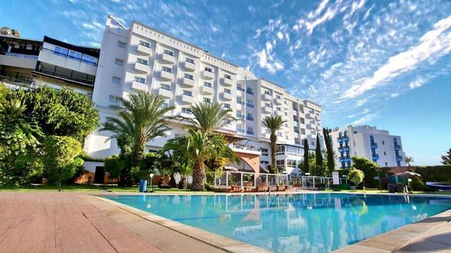 Tildi Hotel & Spa 4★ — venkovní bazén s lehátky, Agadir, Maroko