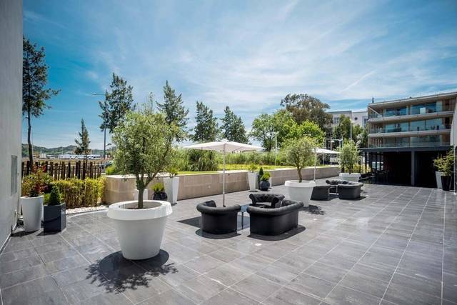 Hotel Vila Gale Opera 4★ — moderní exteriér hotelu v Lisabonu, Portugalsko