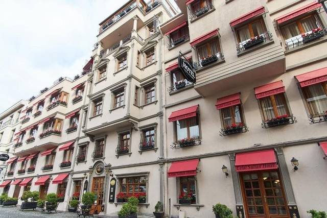 Hotel Celal Sultan 1★ — historický exteriér v centru Istanbulu, Turecko