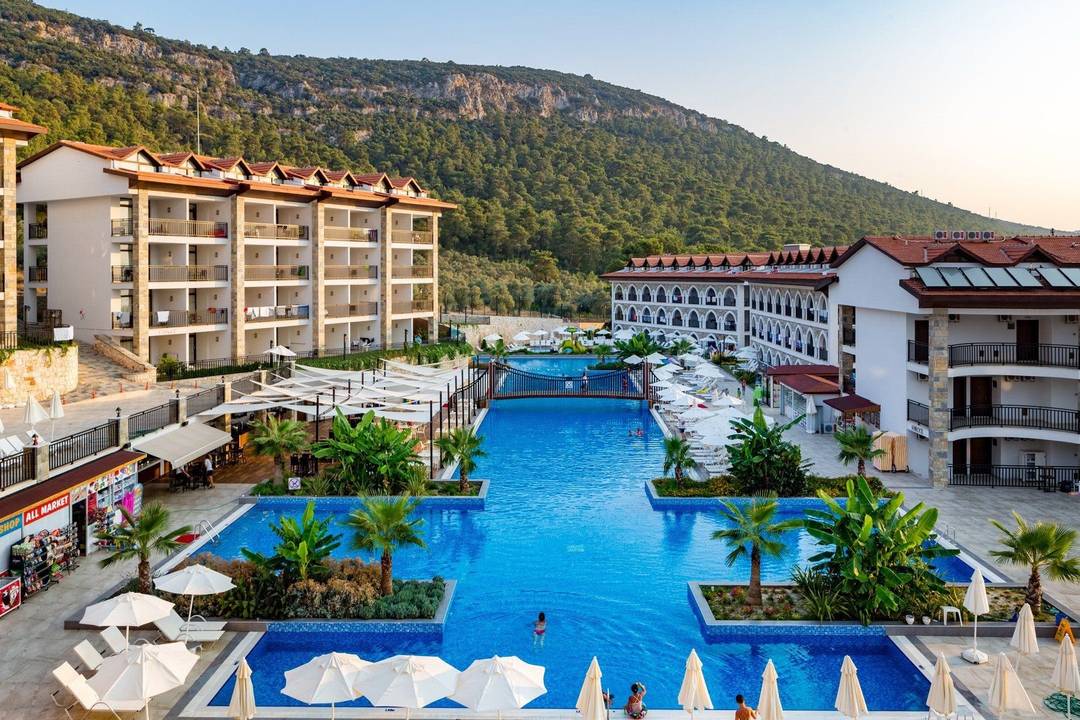 Hotel Ramada by Wyndham Akbuk — Turecko, Didim