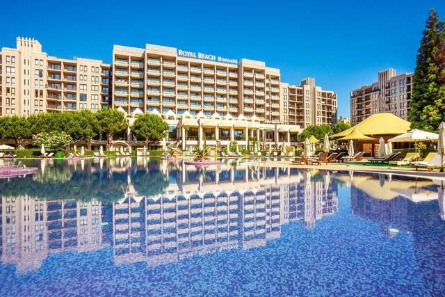 Hotel Barcelo Royal Beach 5★ — venkovní bazén s lehátky, Slunečné pobřeží, Bulharsko