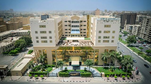 Triumph Plaza Hotel ★★★★ — venkovní bazén s lehátky, Káhira, Egypt