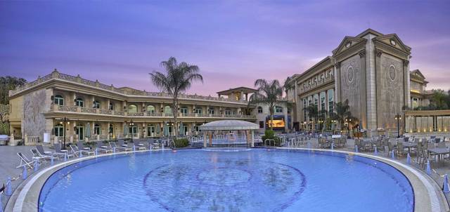 Al Masa Hotel Nasr City 5★ — venkovní bazén s lehátky, Káhira, Egypt