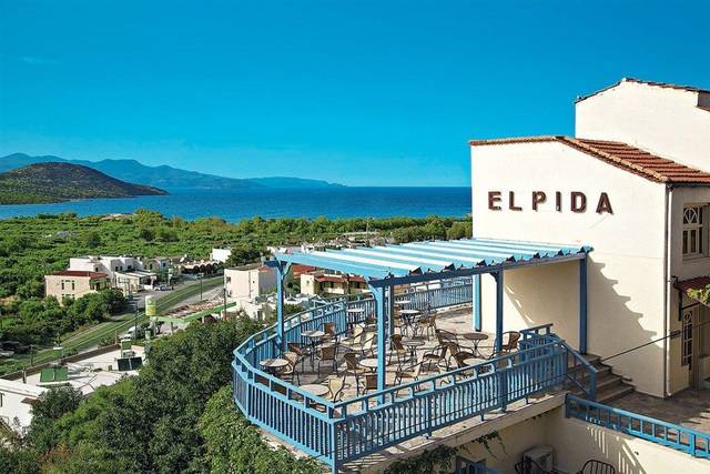 Hotel Elpida Village 4★ — venkovní bazén s lehátky, Heraklion, Řecko