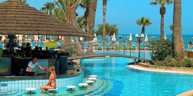 Golden Bay Beach Hotel — foto 2