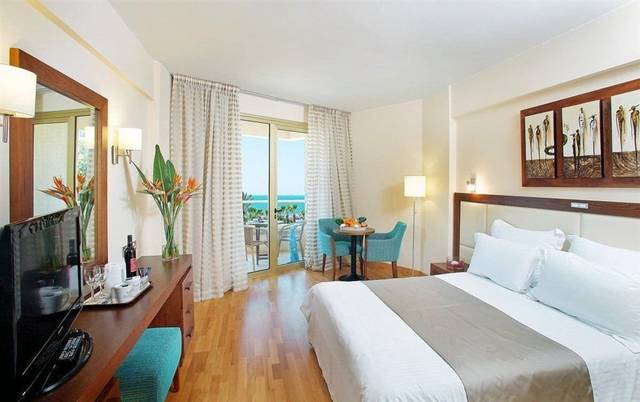 Golden Bay Beach Hotel — foto 3