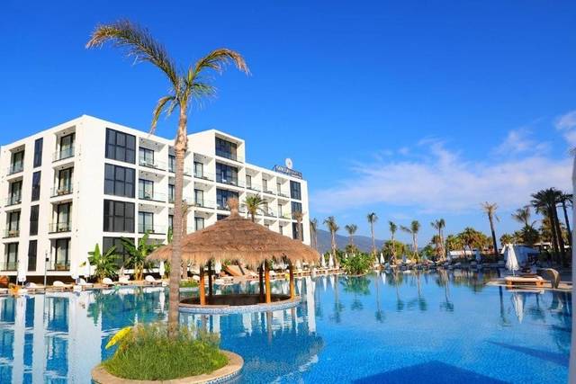 Hotel Oricon Coast Luxury & SPA 4★ — venkovní bazén s lehátky, Vlora, Albánie