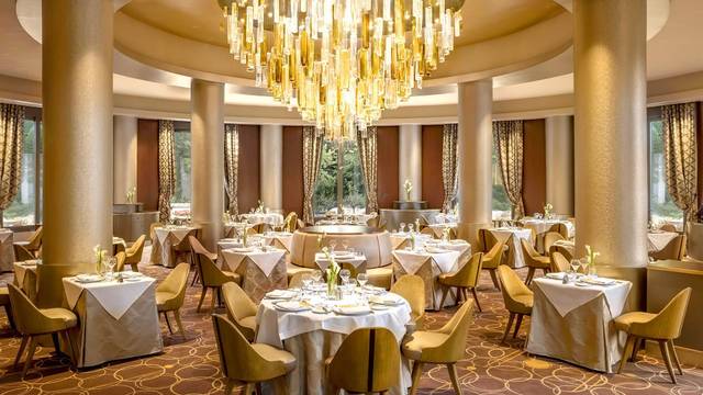 Disney Hotel New York - The Art of Marvel + vstupenky do Disneyland Paris — foto 2