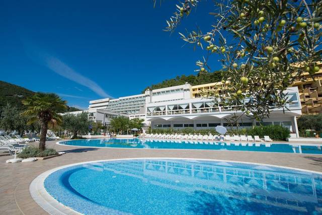 Hotel Narcis 4★ — exteriér moderní budovy v srdci Istrie, Chorvatsko