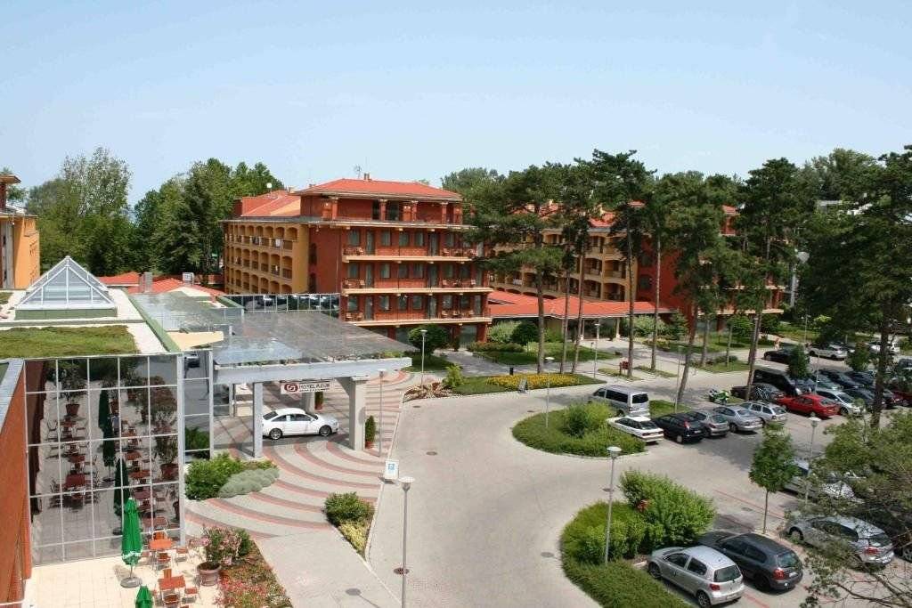 Hotel Azúr — Maďarsko, Balaton