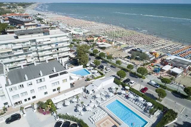 Hotel Promenade Universale 3★ — exteriér budovy na Romagnolské riviéře, Itálie