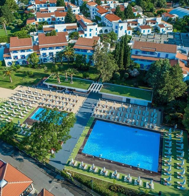 Hotel Aleksandar 4★ — exteriér moderní budovy v letovisku Bečiči, Černá Hora