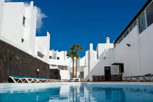 Hotel Tabaiba Apartments ★★★ — venkovní bazén s lehátky, Lanzarote, Španělsko