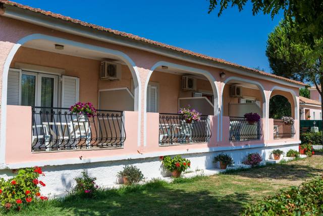 Roussas Studios And Apartments — foto 2