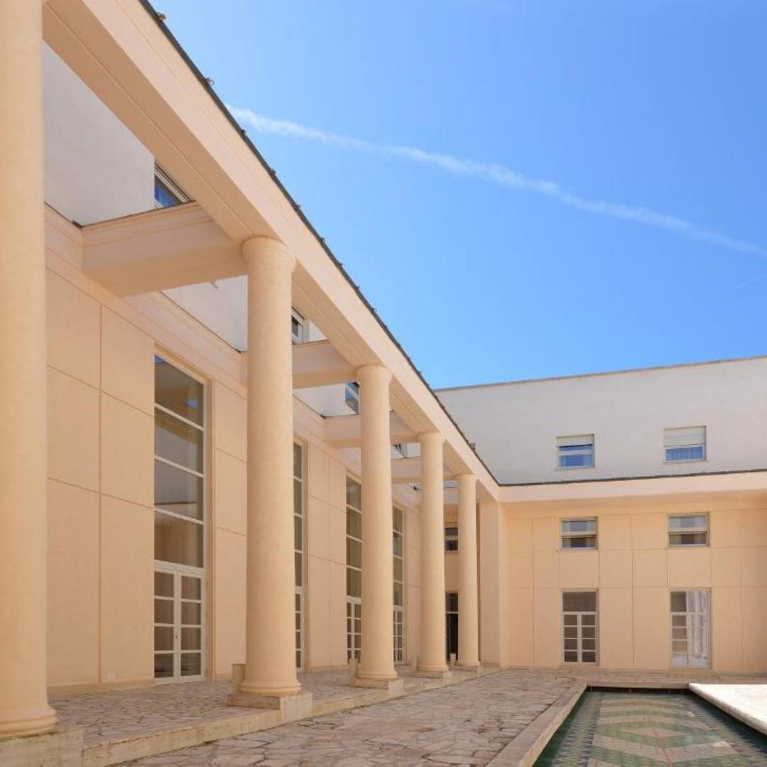 Palazzo Esedra — Itálie, Neapol