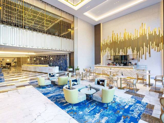 Hotel Sofitel Dubai Jumeirah Beach 5★ — venkovní bazén s lehátky, Dubaj