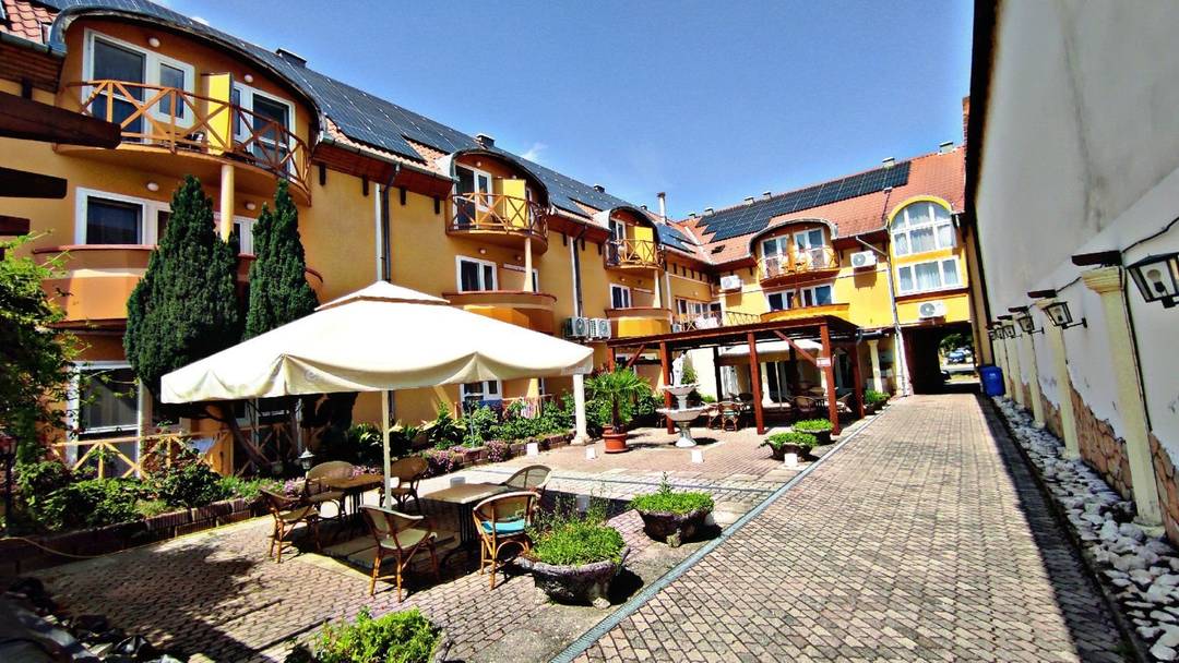 Hotel Átrium — Maďarsko, Harkány